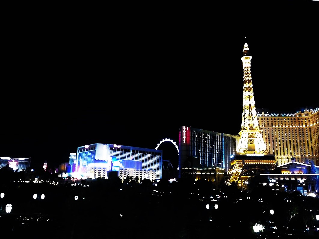 Paris eiffel by night